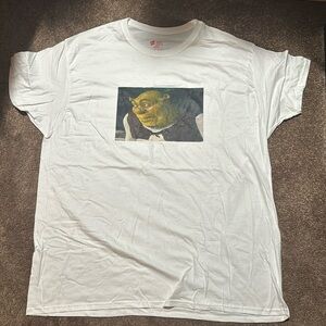 🌷Shrek T shirt
